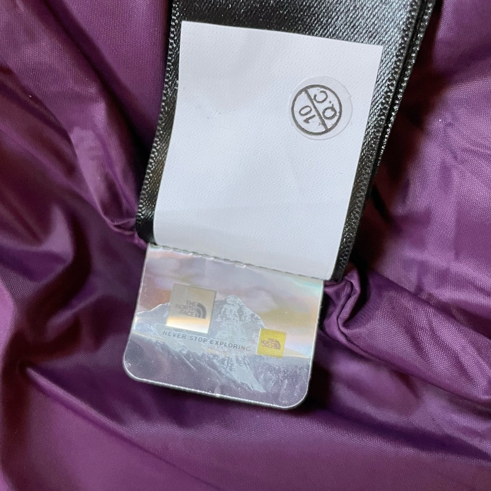 The North Face Women’s Transverse Belted Parka In Blackberry Wine - Picture 10 of 10